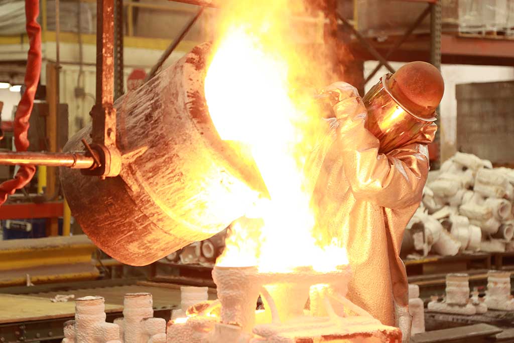 Copper Ingot Locked in a Cast Iron Mold : r/Metalfoundry